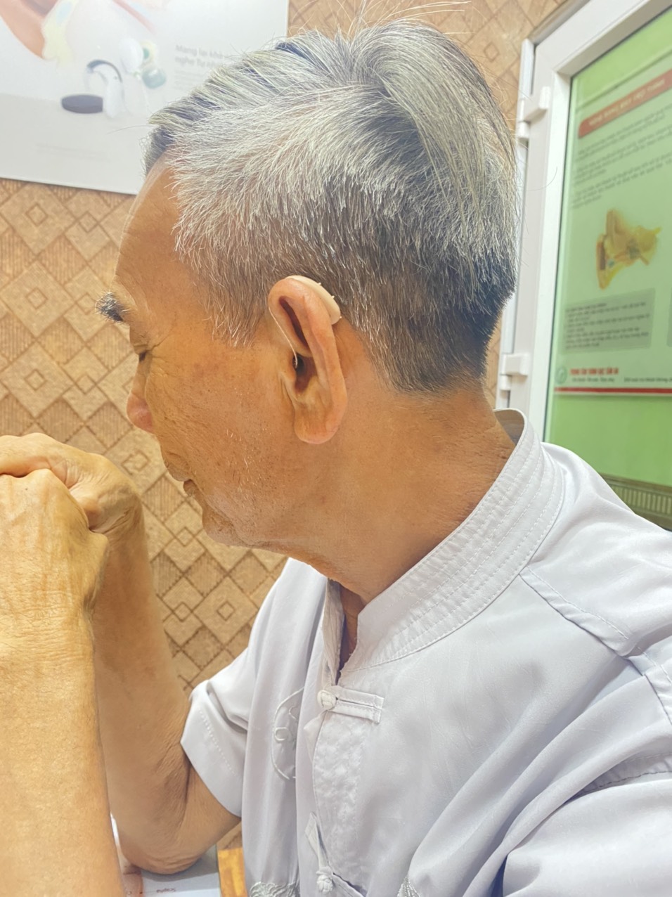 Máy trợ thính thiết kế loa đặt trong tai